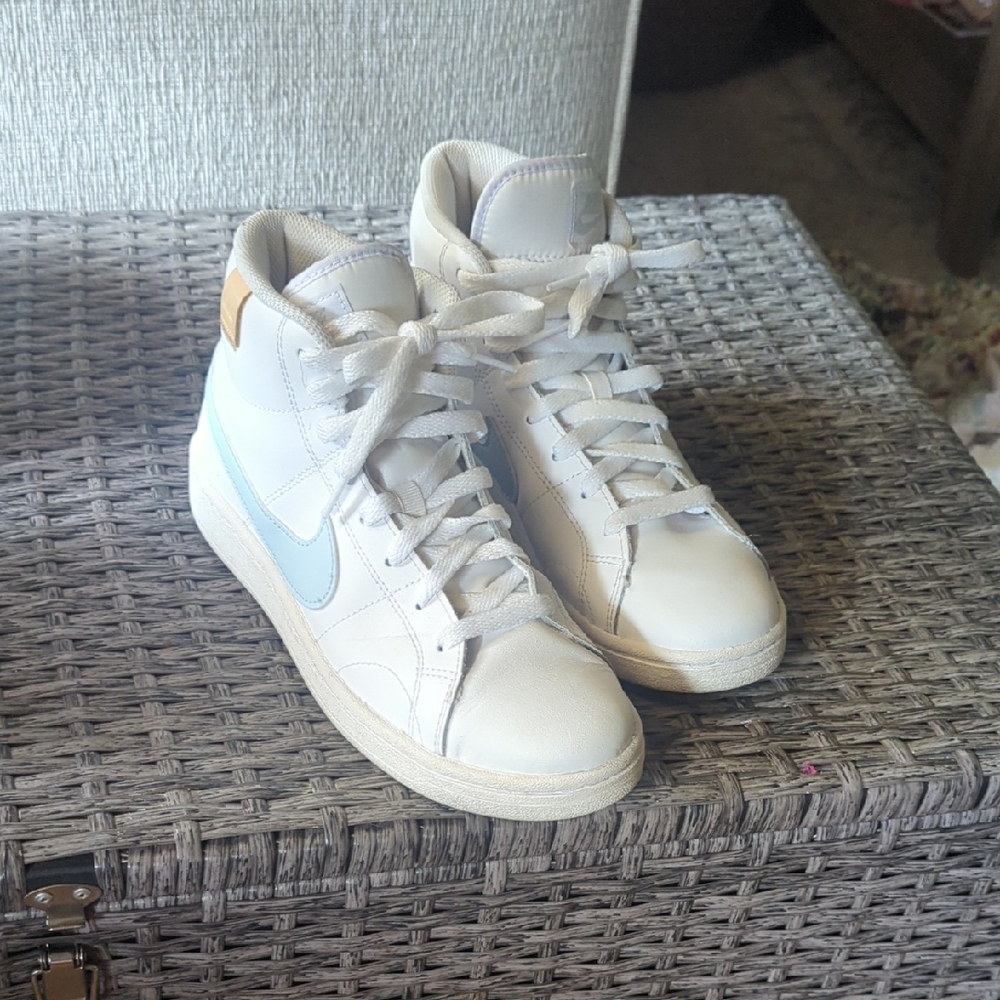 Nike Women's Mid Royale 2 Court Sneakers